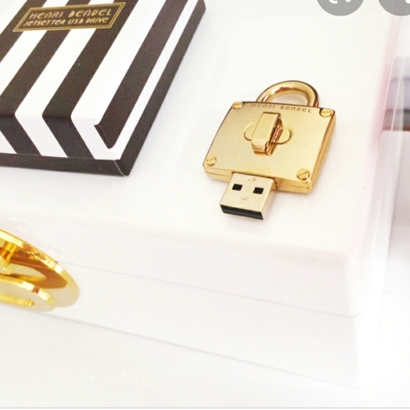 Henri Bendel Jetsetter USB Drive - Picture 2 of 11